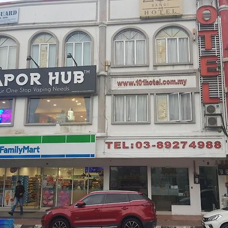 101 Hotel Bangi Bagian luar foto