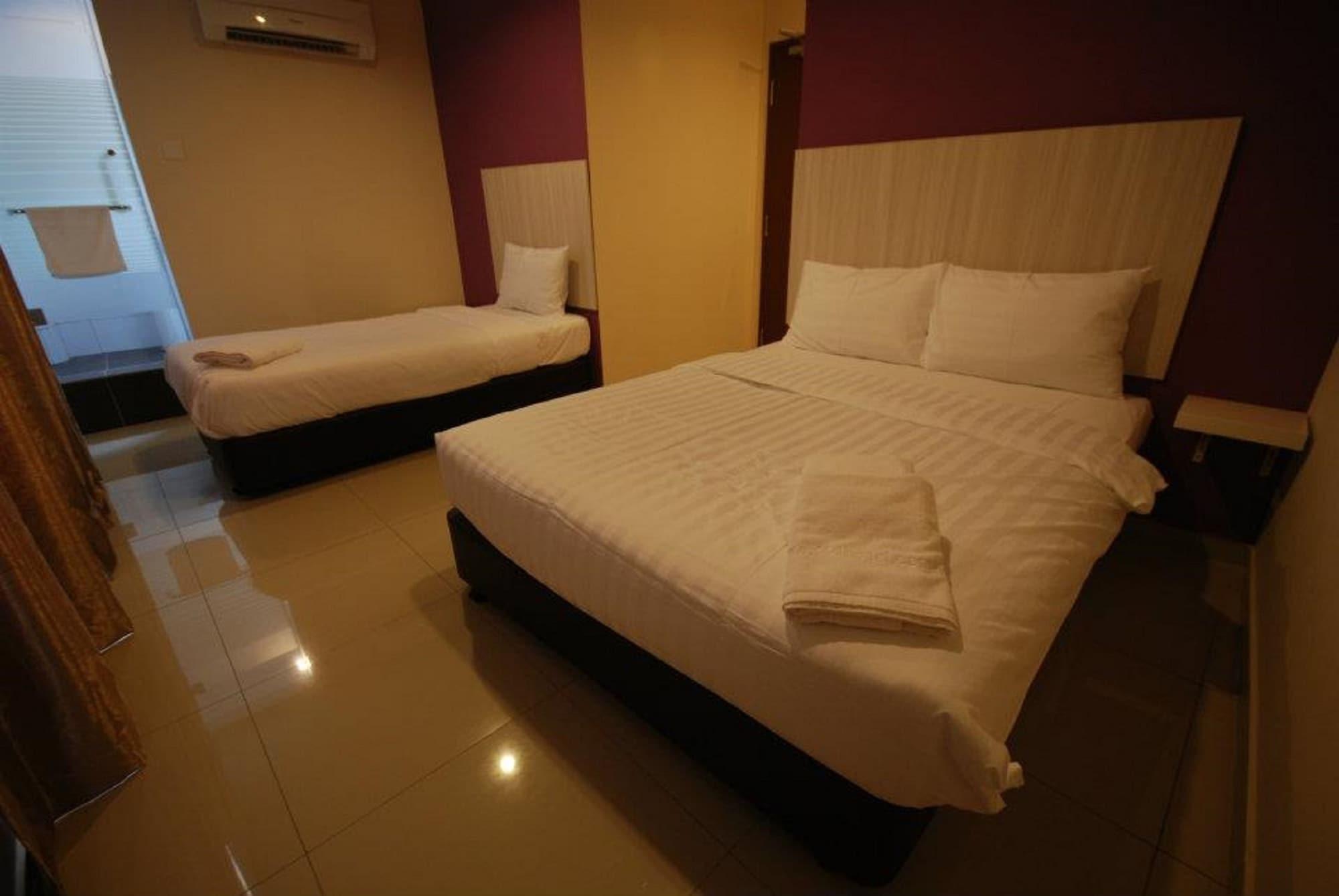 101 Hotel Bangi Bagian luar foto