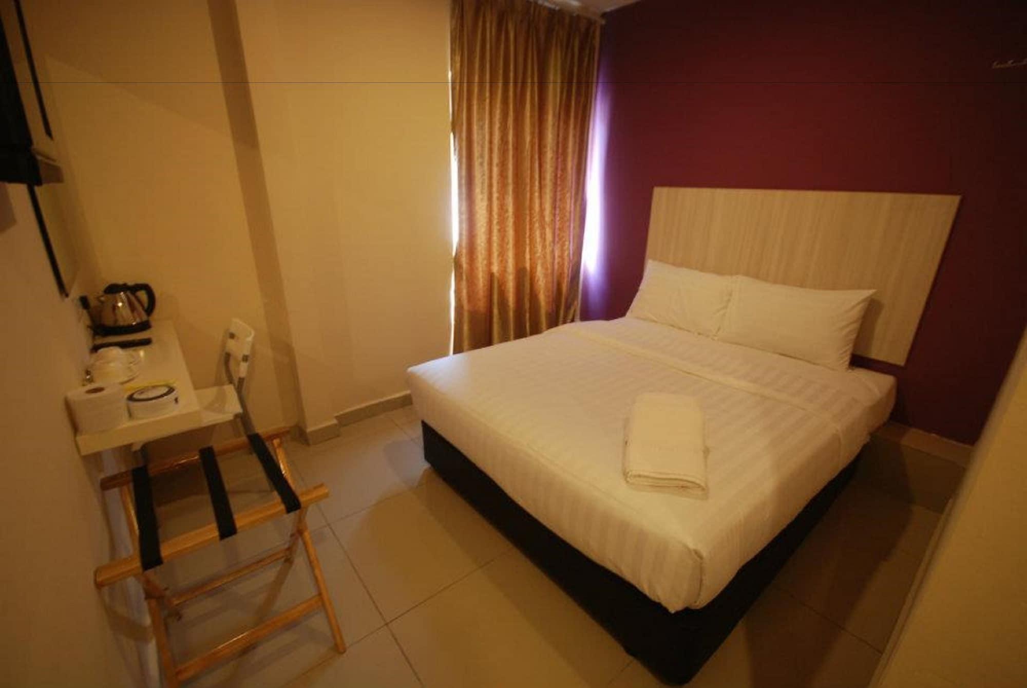 101 Hotel Bangi Bagian luar foto