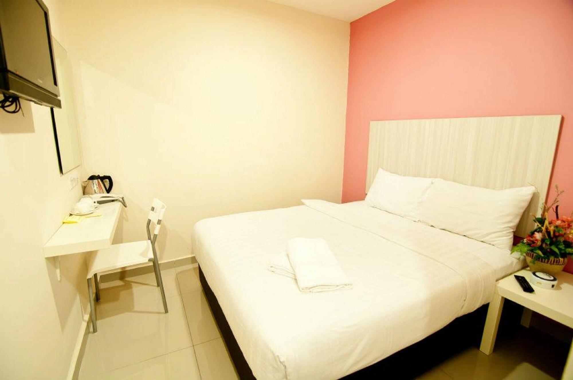 101 Hotel Bangi Bagian luar foto