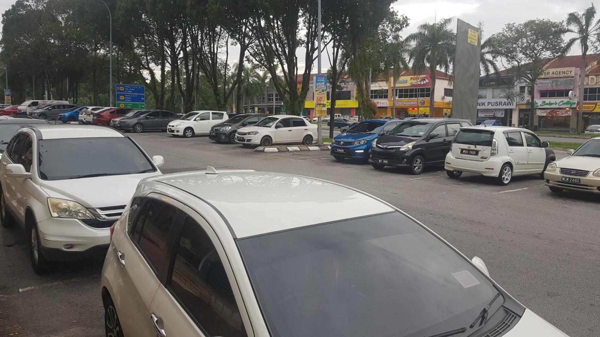 101 Hotel Bangi Bagian luar foto