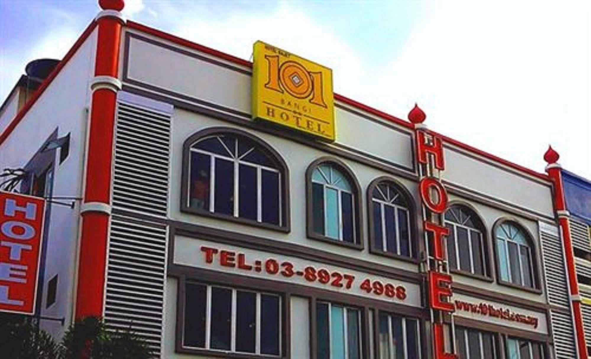 101 Hotel Bangi Bagian luar foto
